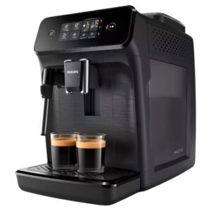 Une machine à café noire posée sur un comptoir de cuisine.